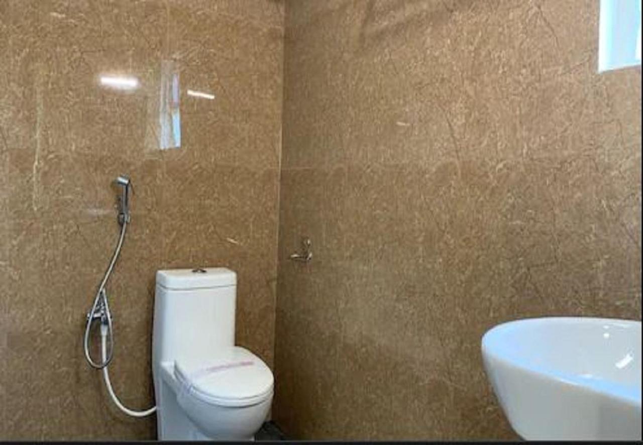 Sri Aadhish Grand Hotel Arantāngi Extérieur photo