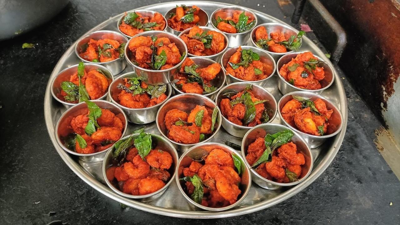 Sri Aadhish Grand Hotel Arantāngi Extérieur photo