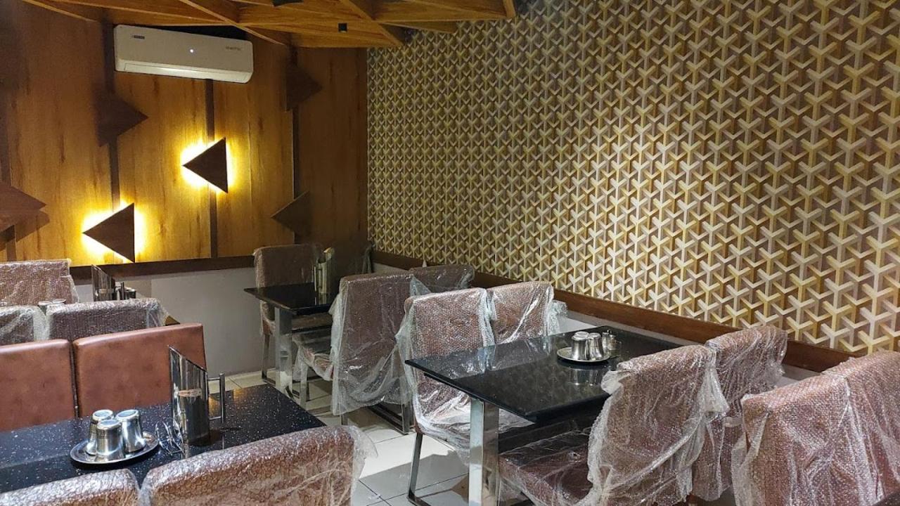Sri Aadhish Grand Hotel Arantāngi Extérieur photo