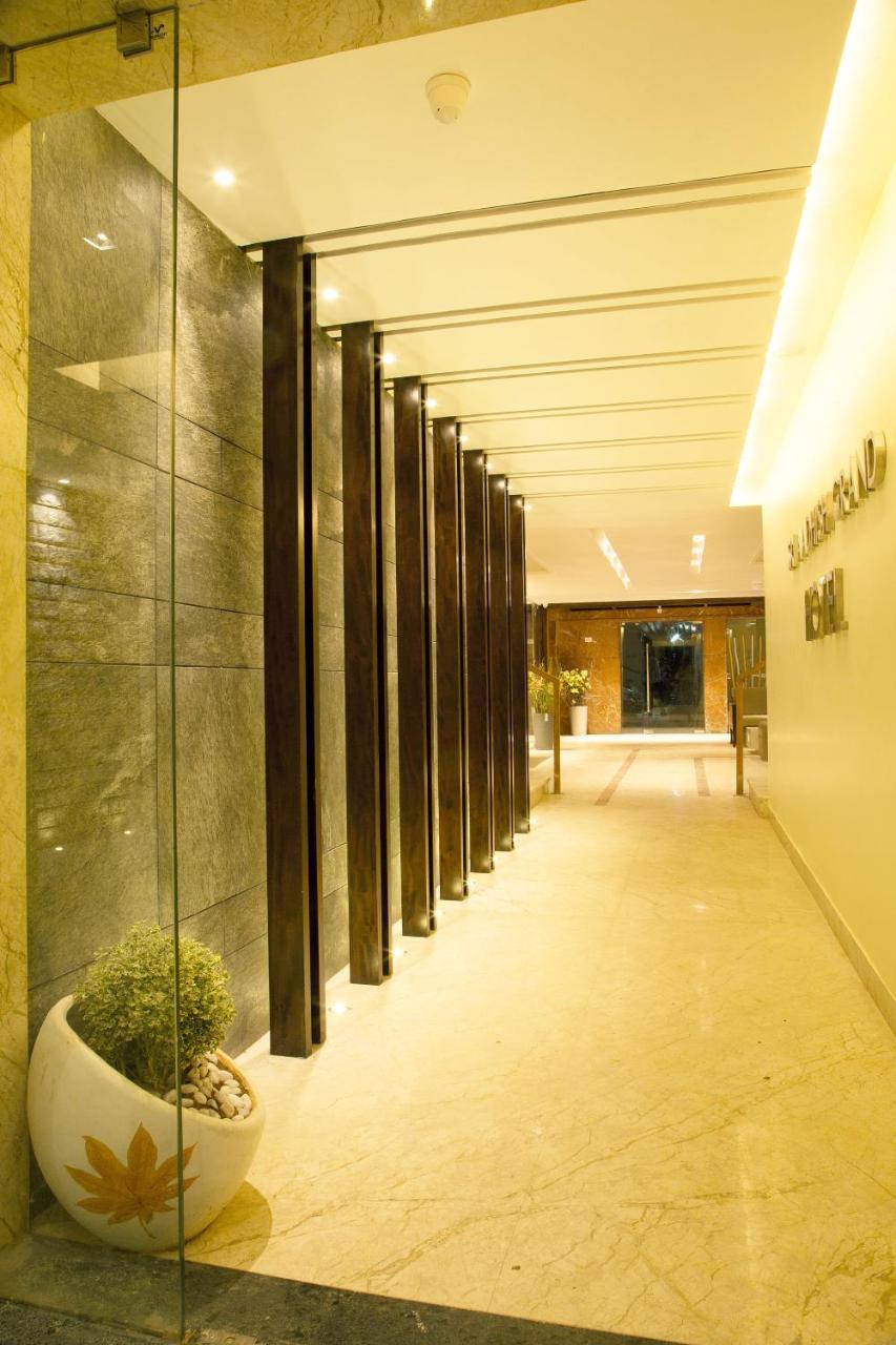 Sri Aadhish Grand Hotel Arantāngi Extérieur photo